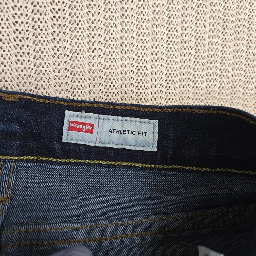 Wrangler Jeans Mens 31x30 Dark Wash Athletic Fit Stretch Denim Straight Leg - Picture 6 of 11